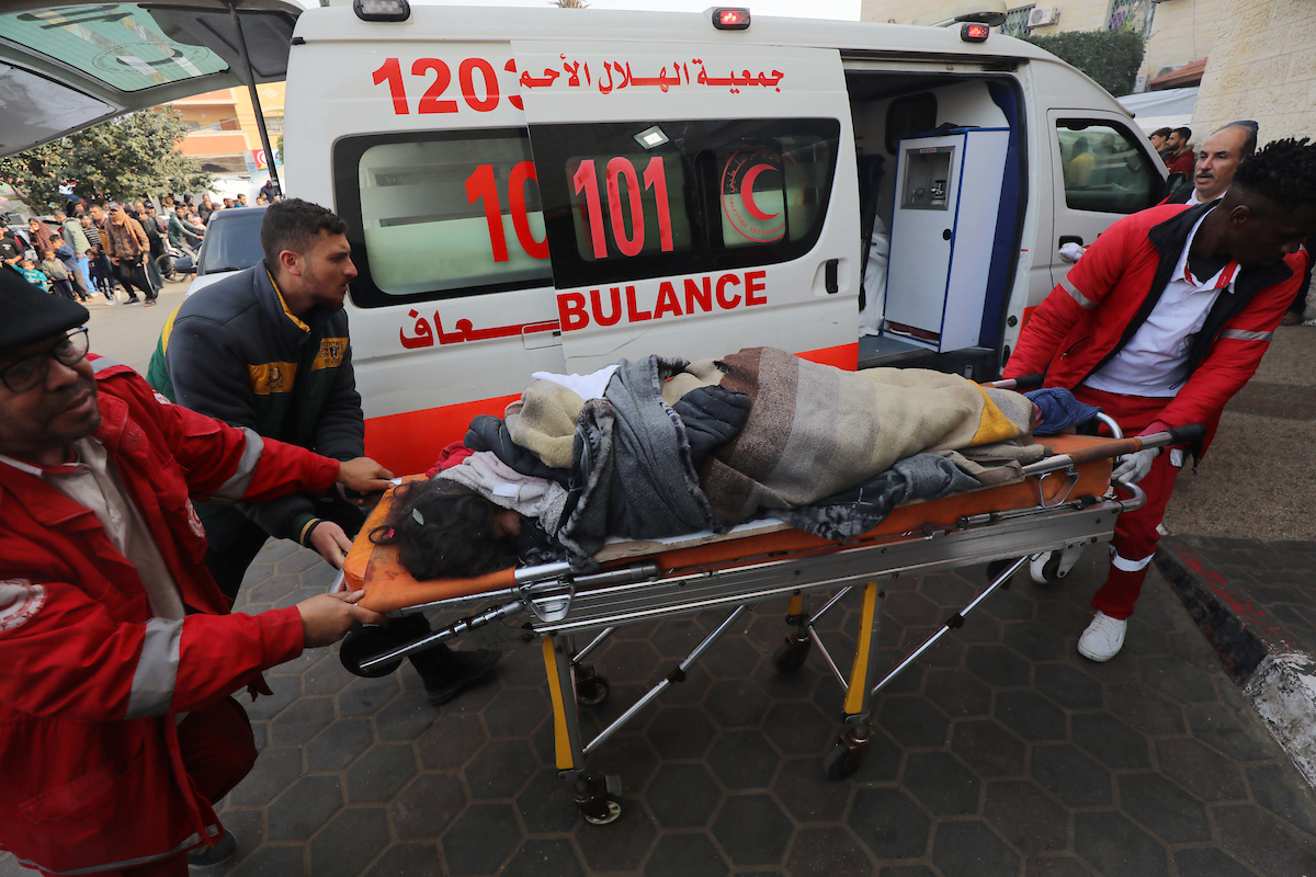 غزة: إغلاق معبر رفح يحول دون سفر آلاف المرضى والجرحى   