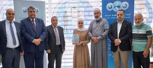 العربي الإسلامي يكرم الطالبة صيداوي الفائزة بالمسابقة الدولية لحفظ القرآن 