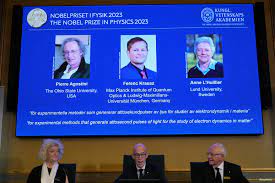 فوز ثلاثة علماء بجائزة نوبل  للفيزياء 2023