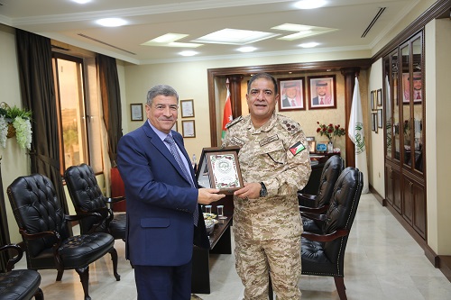 رئيس جامعة الزيتونة يستقبل آمر كلية الدفاع الوطني الملكية الأردنية 