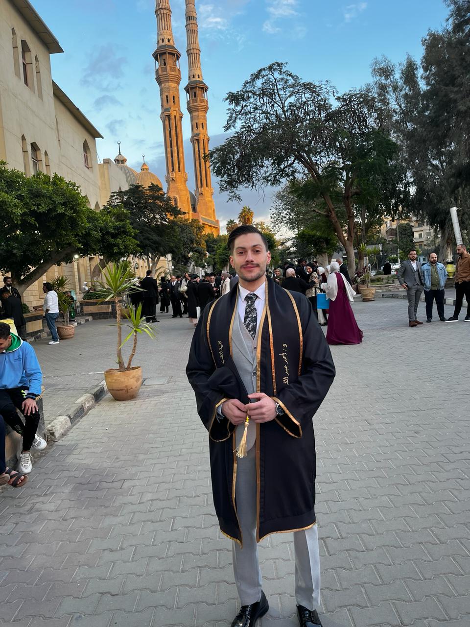 الدكتور احمد العمري مبارك التخرج