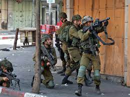 استشهاد فلسطيني برصاص الاحتلال عند حاجز مزموريا شرق القدس