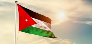 الأردنيون يرفعون عَلمهم عاليا في يومه الوطني