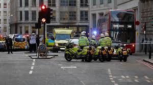 عاجل - شرطي بريطاني يتعرض لعملية طعن في لندن