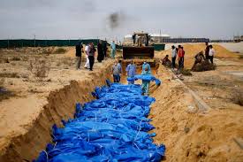الاتحاد الأوروبي يطالب بتحقيق مستقل بالمقابر الجماعية في مستشفيين بغزة