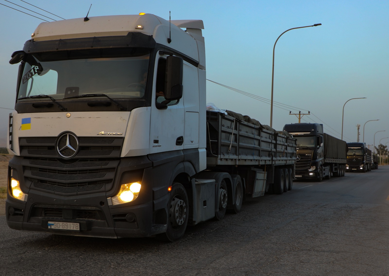 عاجل- الأردن يسير قافلة مساعدات غذائية جديدة لأهلنا في غزة مكونة من 115 شاحنة 