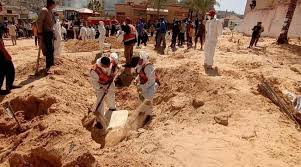 إنتهاء أعمال انتشال جثامين شهداء من مقابر جماعية بمجمع ناصر الطبي