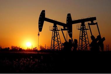 أسعار النفط تهبط عالمياً 