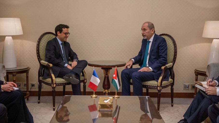 وزير الخارجية يلتقي نظيره الفرنسي في الرياض