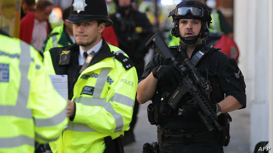 بريطانيا: القبض على شخص هاجم بسيف عناصر شرطة ومدنيين 