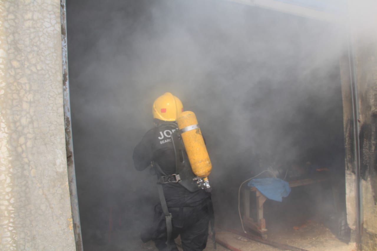 عاجل- الدفاع المدني يتعامل مع حريق في بلعما (صور، فيديو)