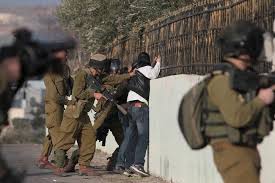 الاحتلال يعتقل 15 فلسطينيا في الضفة الغربية