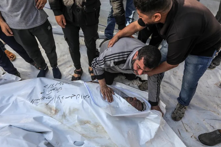 المكتب الإعلامي بغزة: المساعدات لمليوني نازح في رفح توقفت