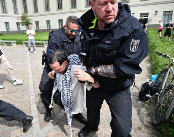 الشرطة الألمانية تفض اعتصاما طلابيا داعما لغزة