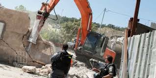 الاحتلال يهدم منازل ومساكن وبركسات تجارية في الضفة الغربية 