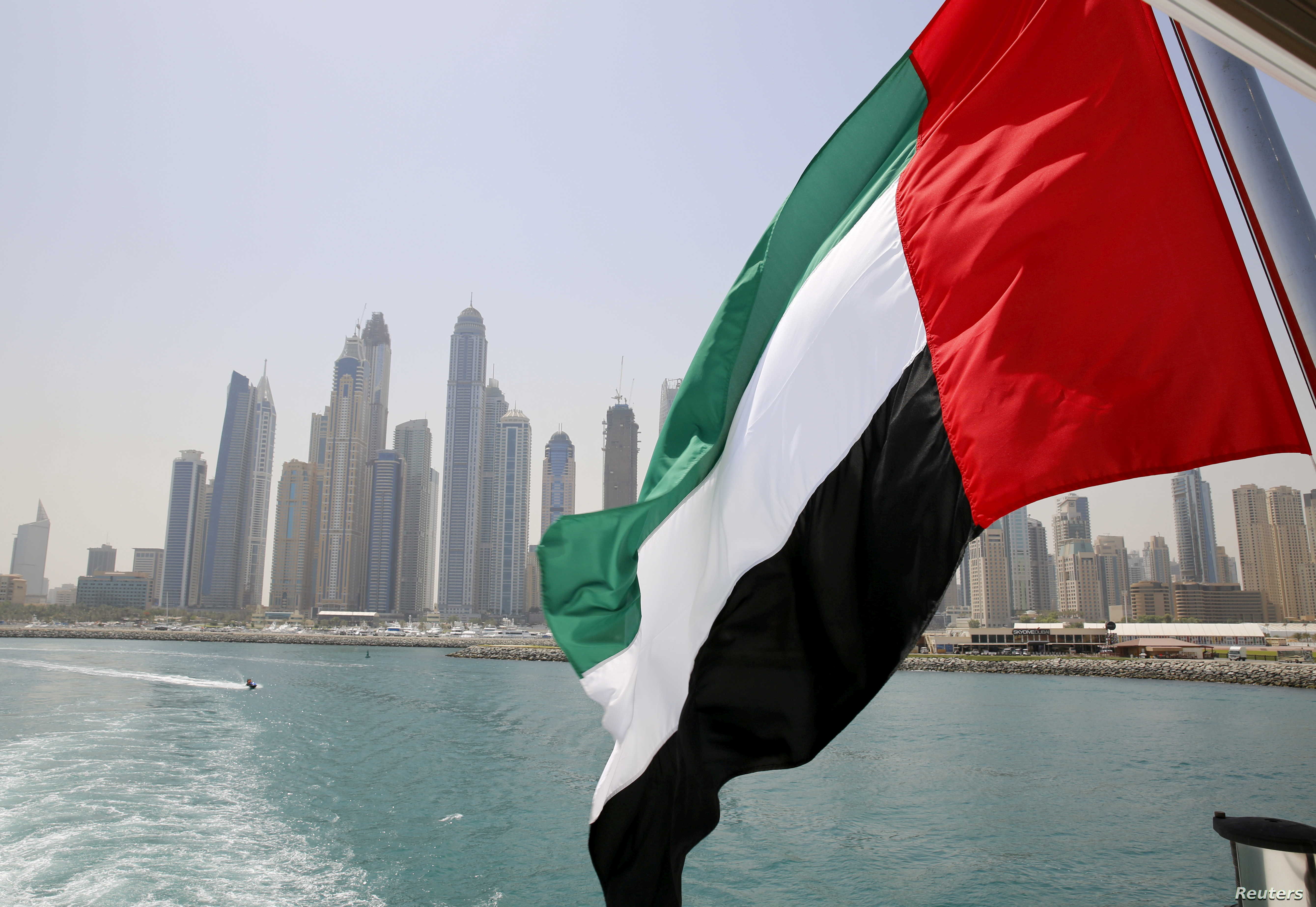 الإمارات تدين الاعتداء على قافلة المساعدات الأردنية إلى غزة