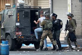 الاحتلال يعتقل 15 فلسطينيا بالضفة الغربية 