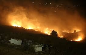 حرائق واسعة في الجولان عقب إطلاق عشرات الصواريخ من جنوب لبنان