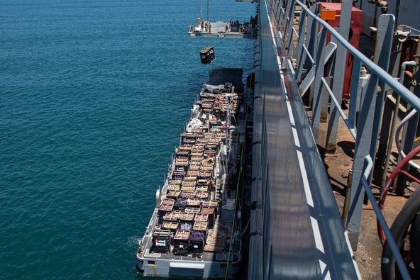 الجيش الأمريكي: أولى شحنات المساعدات وصلت إلى الميناء العائم في غزة