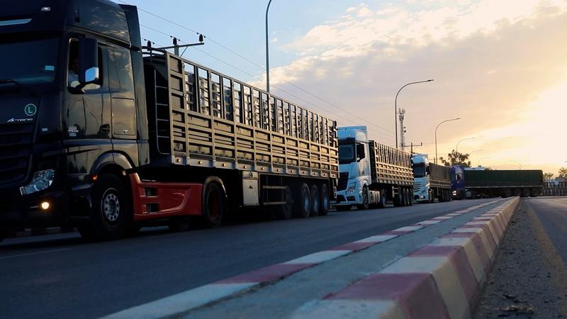 عاجل-عبور 91 شاحنة مساعدات من الأردن لأهلنا في غزة