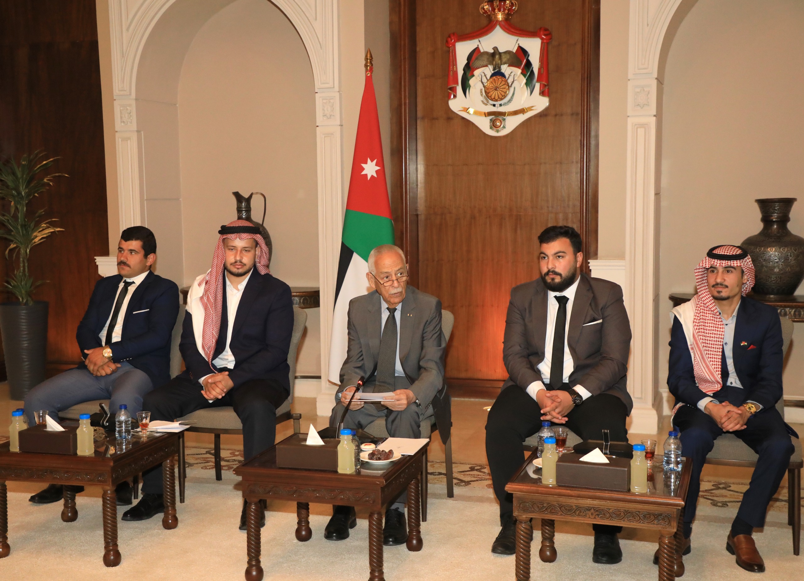 نبأ الأردن : رئيس الديوان الملكي الهاشمي يلتقي وفدا شبابيا 
