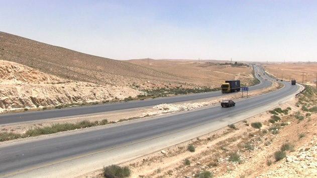 7 إصابات بتدهور مركبة على الطريق الصحراوي