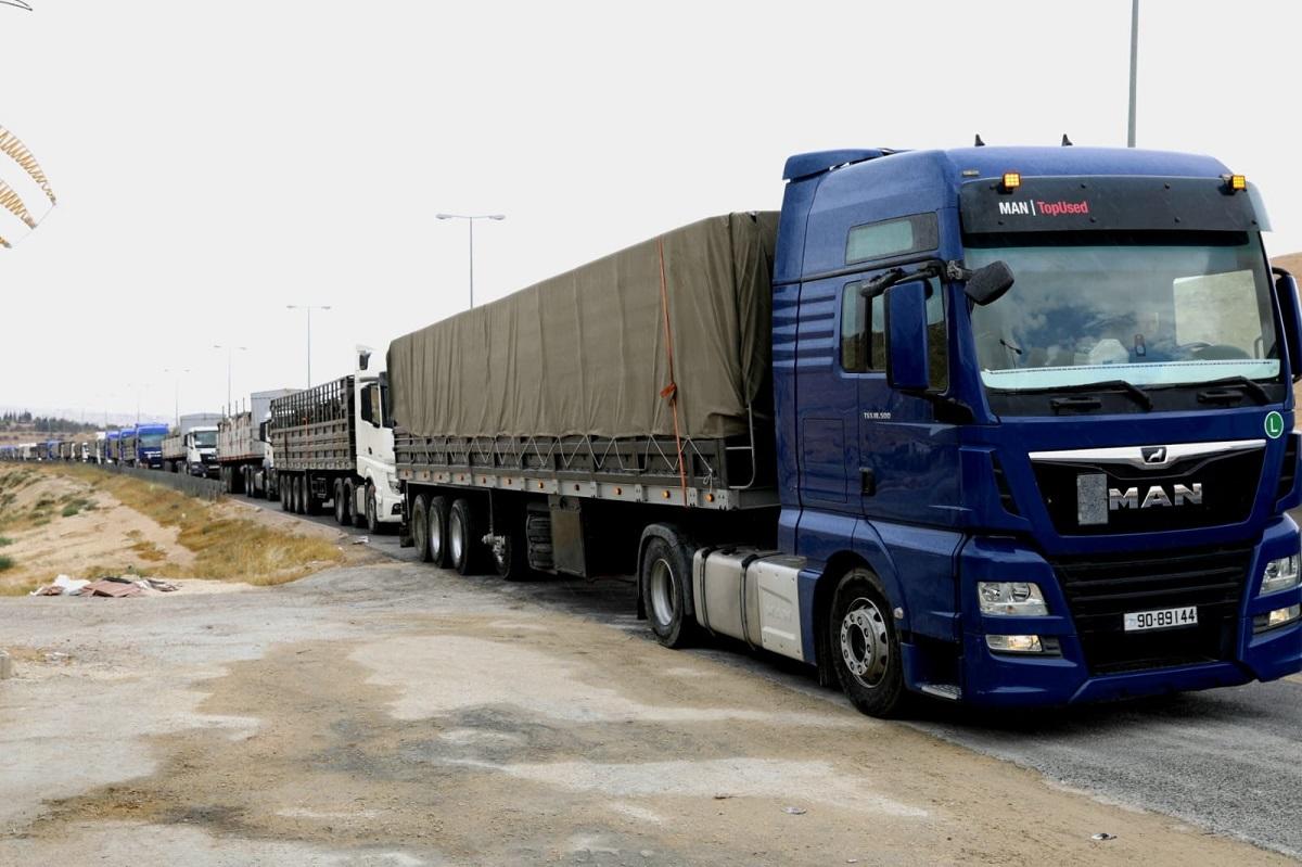 الأردن يسير 92 شاحنة إلى غزة تحمل طروداً غذائية وصحية وخيماً