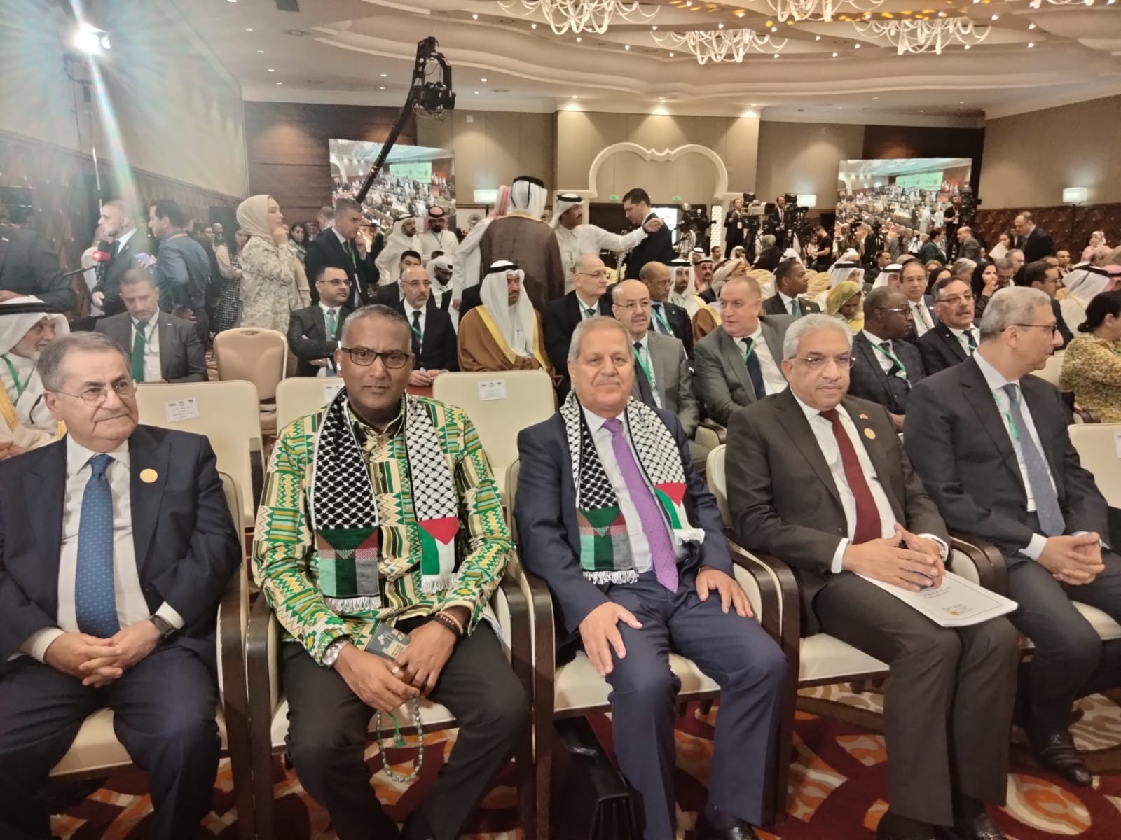  وفد من الأعيان يُشارك بمؤتمر الاتحاد البرلماني العربي في الجزائر 