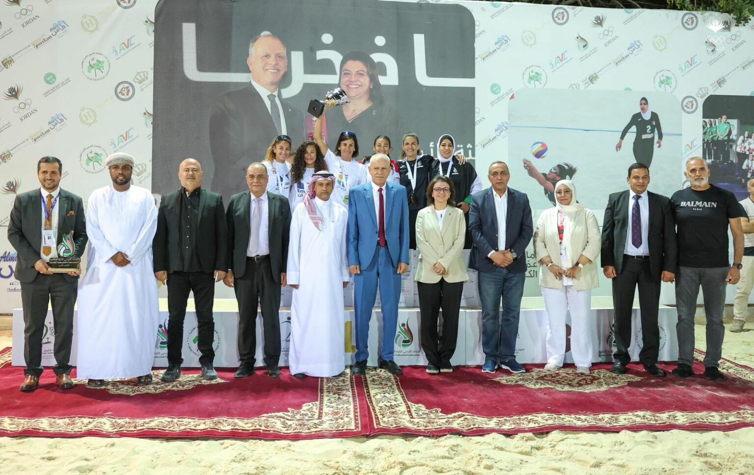 الأميرة آية بنت فيصل تُتوج فرق المراكز الأولى بالبطولة العربية للطائرة الشاطئية