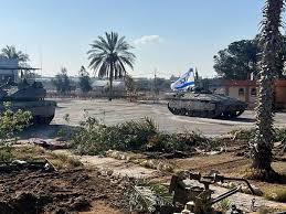 بعد سيطرتها على الجانب الفلسطيني.. إسرائيل تحرق معبر رفح
