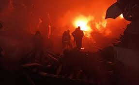 الاحتلال ومستوطنون يحرقون 25 دونما قرب الخليل