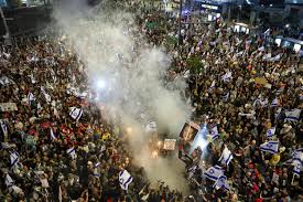 يديعوت أحرونوت: مظاهرات اليوم بتل أبيب هي الأضخم منذ 7 أكتوبر