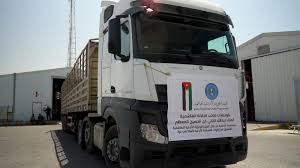 عاجل-70 شاحنة من الأردن تعبر إلى شمال غزة
