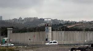 هآرتس: إدارة السجون الإسرائيلية قلصت بشكل كبير كميات الطعام للأسرى