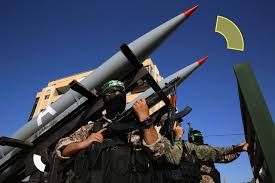 إعلام إسرائيلي: السلطة الفلسطينية تحذر من امتلاك المقاومة بالضفة صواريخ