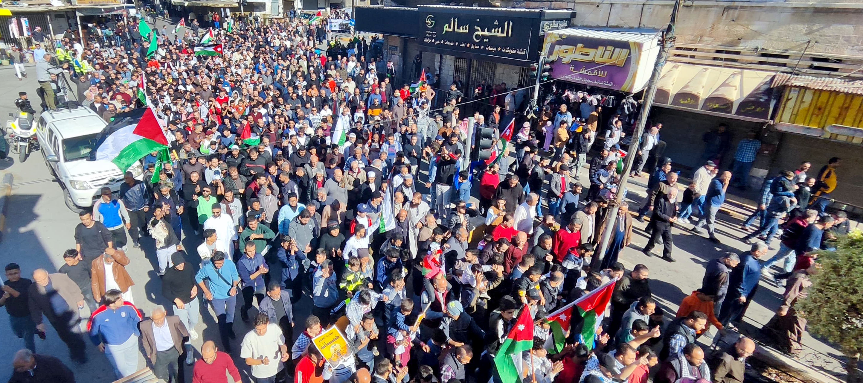 مسيرة حاشدة تندد بالعدوان الإسرائيلي على غزة 