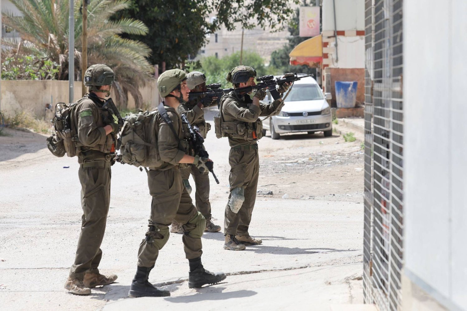 استشهاد فلسطيني وإصابة 4 آخرين غرب رام الله