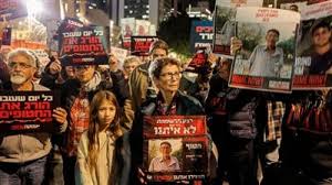 عائلات الأسرى الإسرائيليين: لا تسمحوا لنتنياهو بإفشال الصفقة