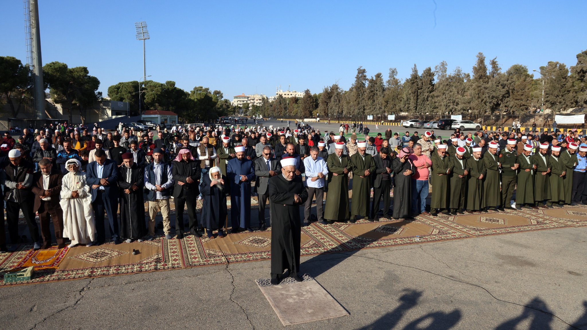 الأردنيون يؤدون صلاة الاستسقاء في مساجد المملكة 