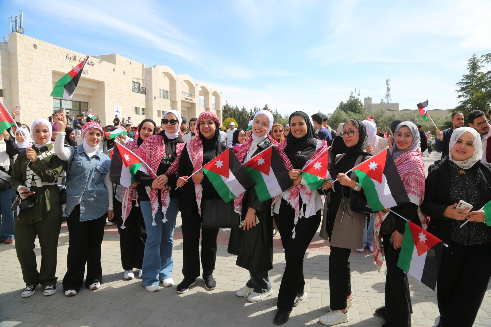 جامعة الزيتونة الأردنية تحتفل باليوم الوطني للعلم الأردني