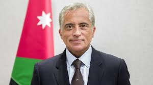 رئيس الوزراء: نرفع علمنا اليوم ونصونه كل يوم