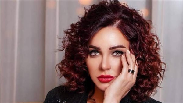 شطب الفنانة سلاف فواخرجي من نقابة الفنانين السورية