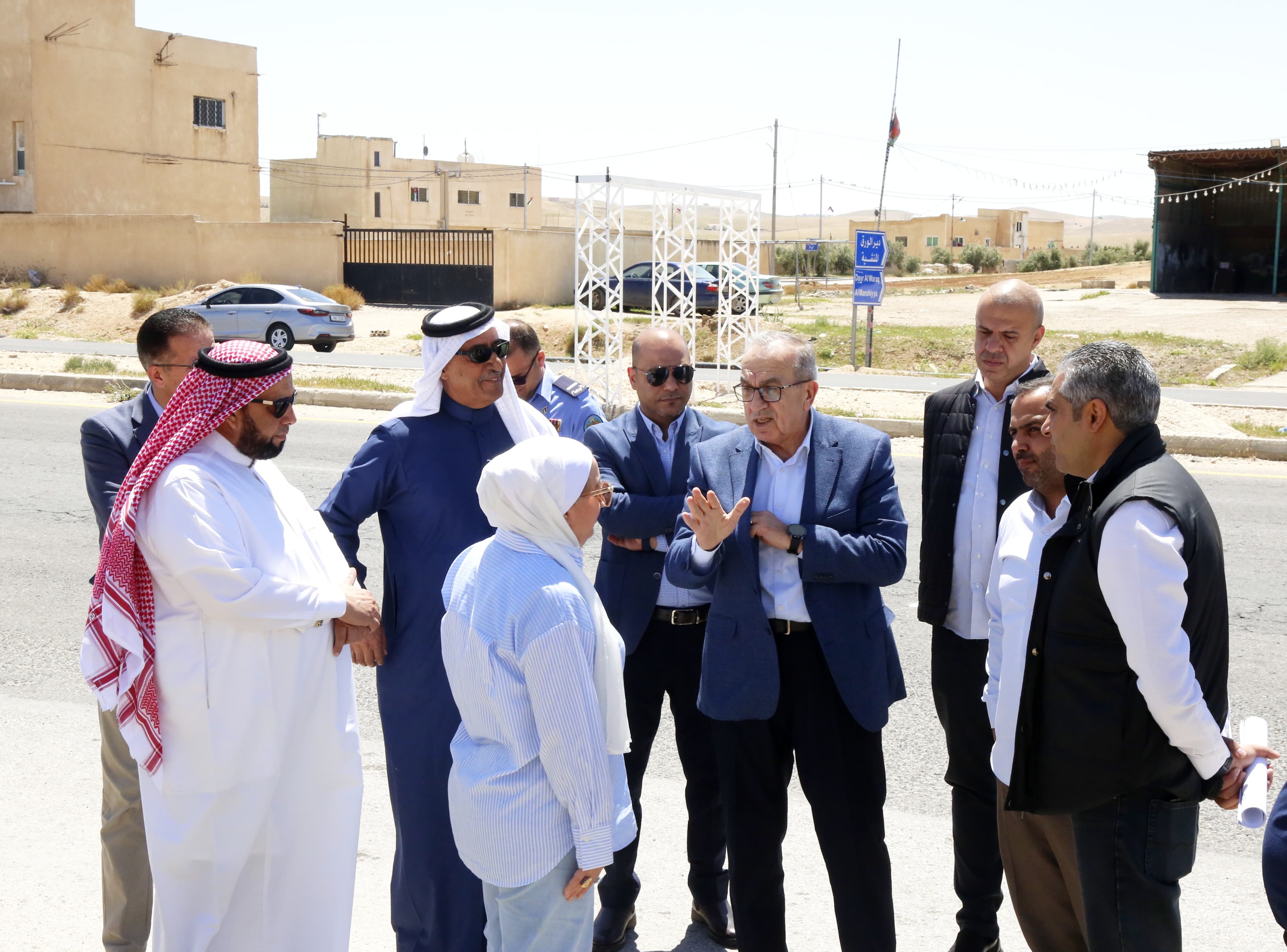 أبو السمن يتفقد طريق الزرقاء-المفرق ويعلن طرح عطاء لتأهيل نفق حوشا