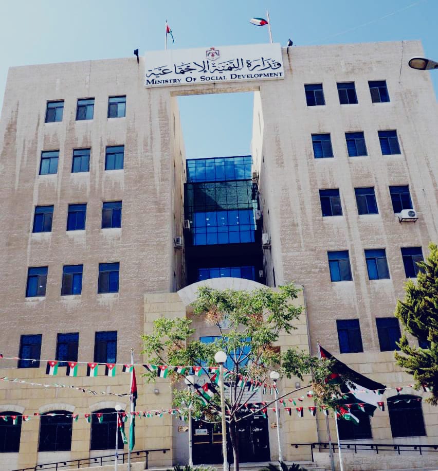 عاجل - وزارة التنمية الإجتماعية توضح تفاصيل حول حالة المسن الذي ظهر في فيديو عبر مواقع التواصل الاجتماعي(تفاصيل)