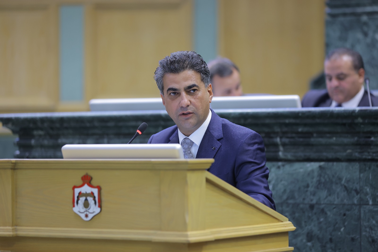 عبدالناصر الخصاونة يكتب: حكومة بلا اتجاه... والتردد سياسة، والرؤية معدومة!