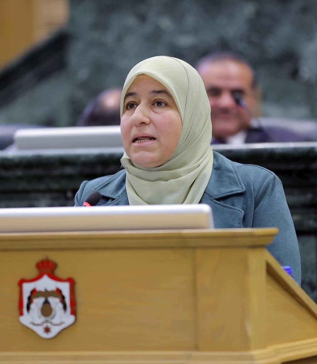 المحسيري تسأل رئيس الوزراء حول ختم المساواة في الأردن