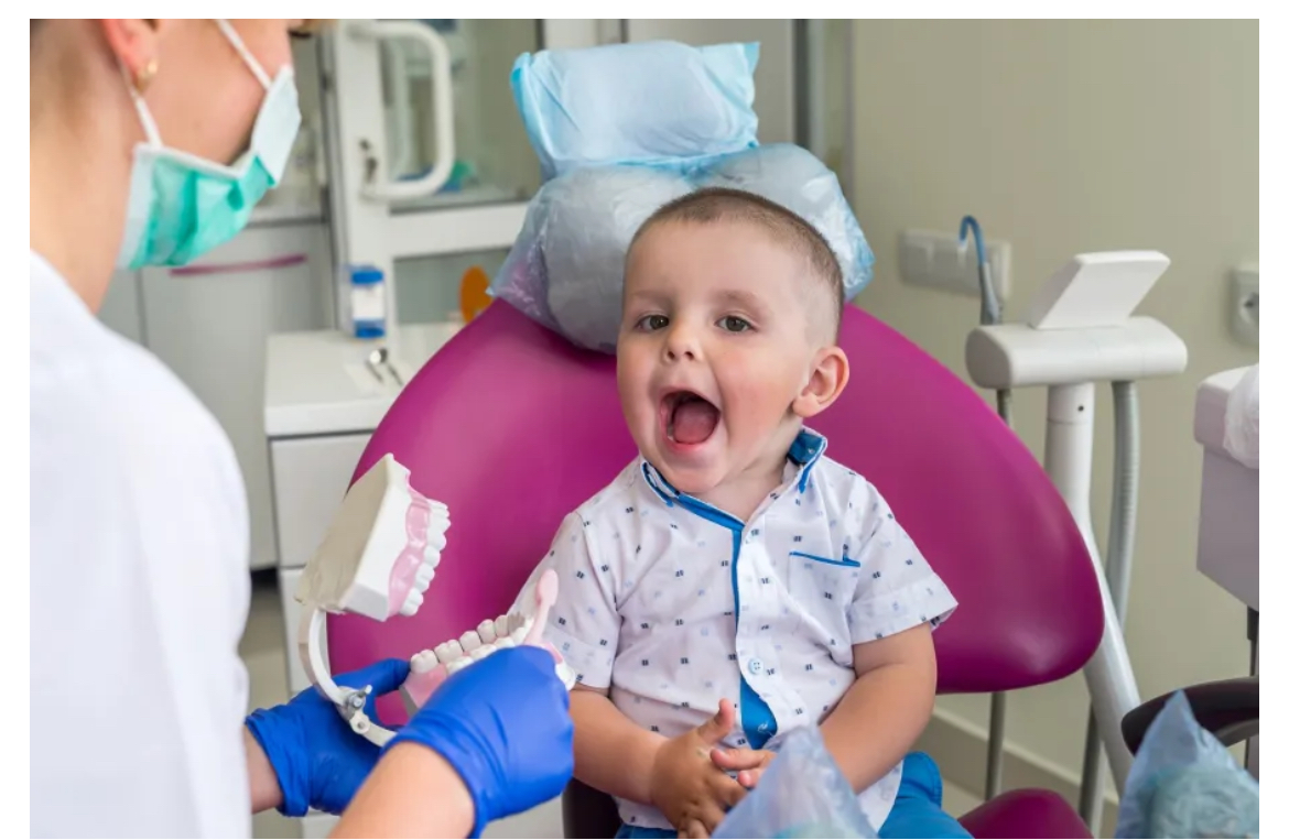 علاجات طبيعية لآلام أسنان طفلك