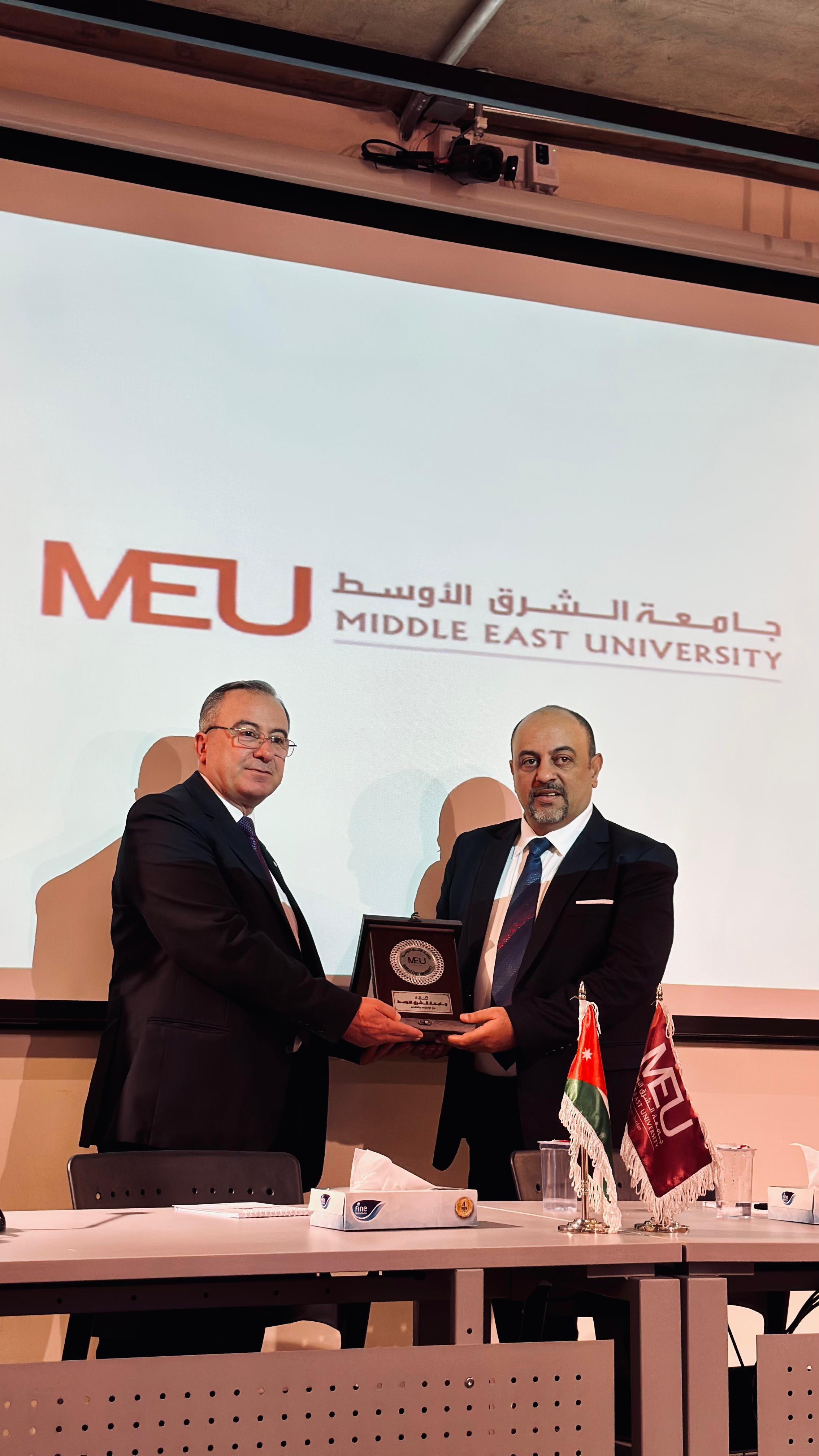 المحامي طارق أبو الراغب يحاضر في جامعة الشرق الأوسط حول “المحاور القانونية الناظمة للعمل الإعلامي وحرية التعبير”