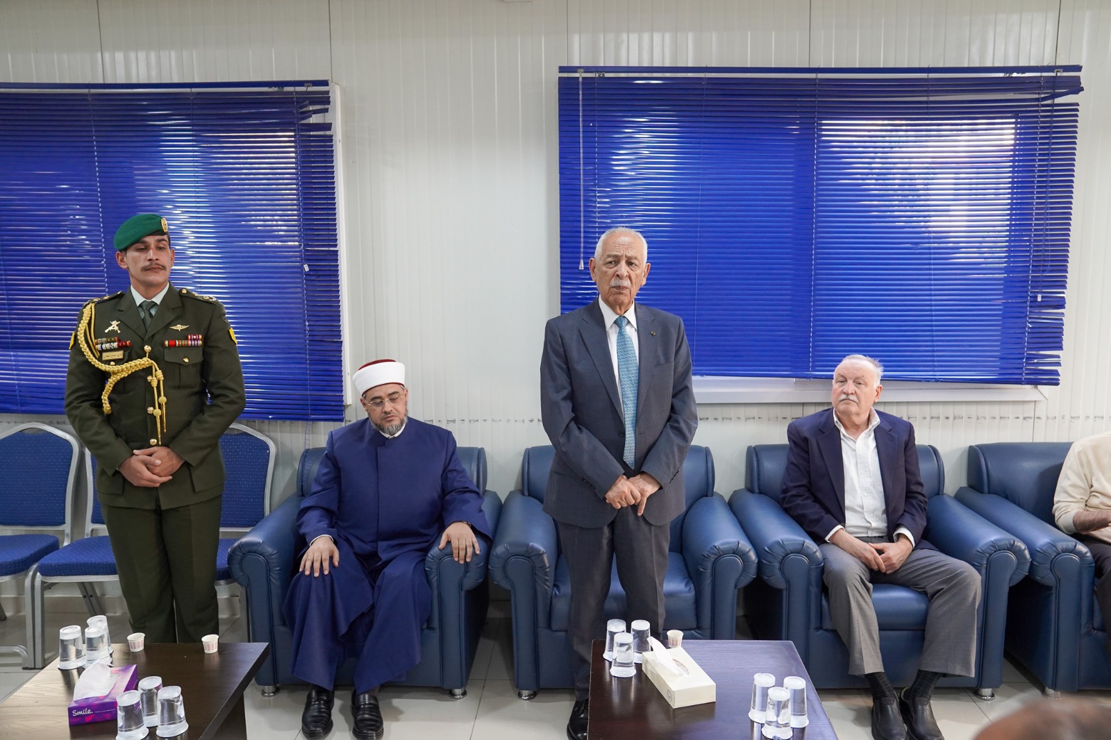 مندوبا عن الملك وولي العهد .. العيسوي يعزي آل شقم