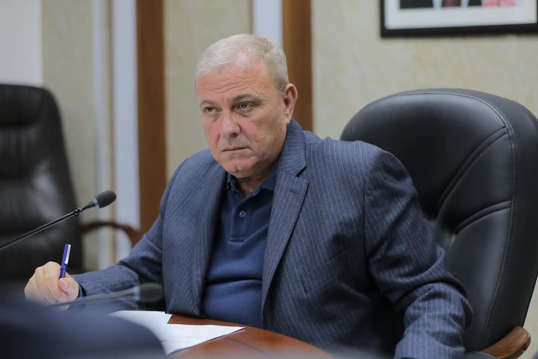 اقتراح نيابي من الدكتور خميس عطية بتعديل نظام القيادات الحكومية